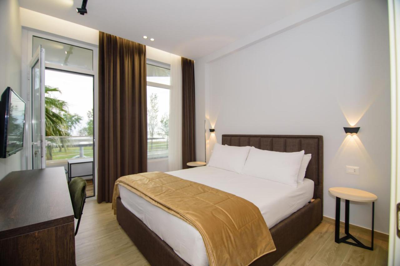 Palm Side Hotel Влёра Экстерьер фото