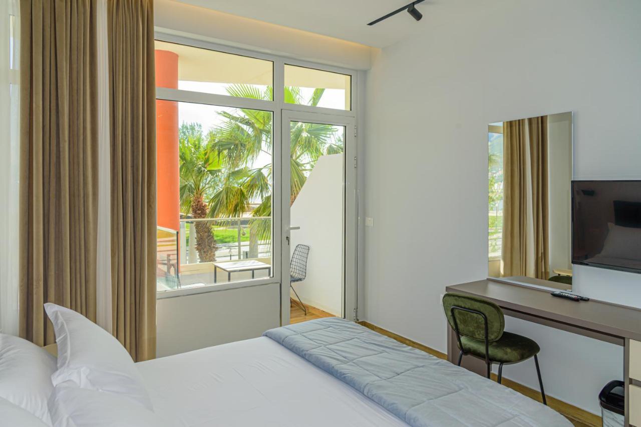 Palm Side Hotel Влёра Экстерьер фото