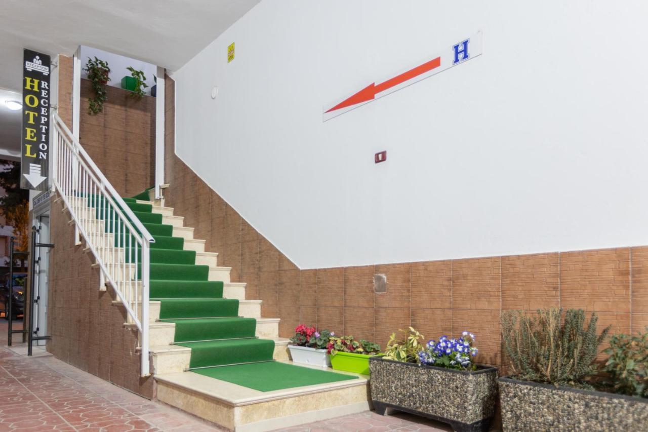 Palm Side Hotel Влёра Экстерьер фото