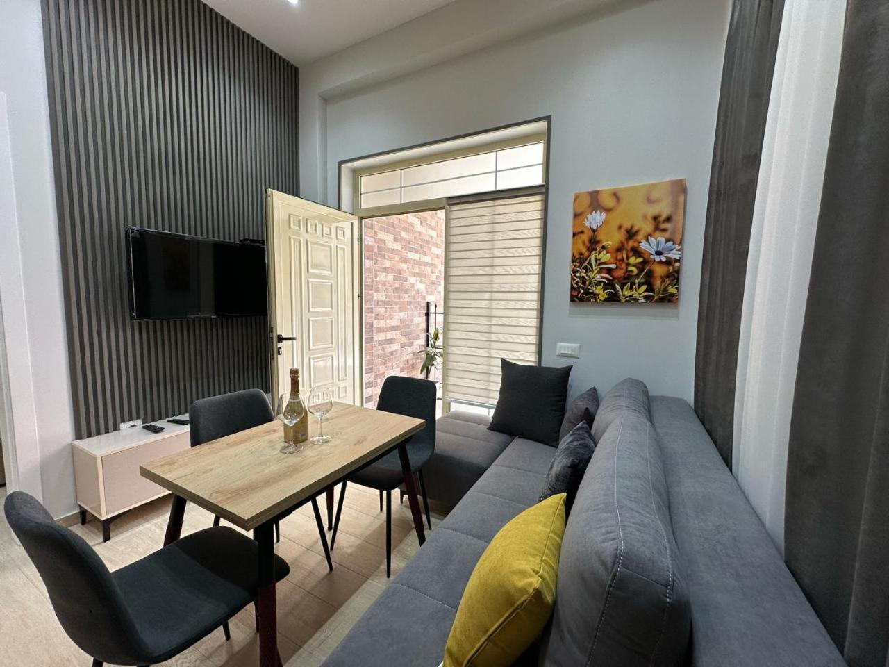 Palm Side Hotel Влёра Экстерьер фото